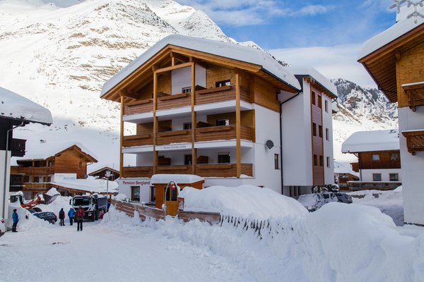 Foto esterno in inverno Alpshotel Bergland