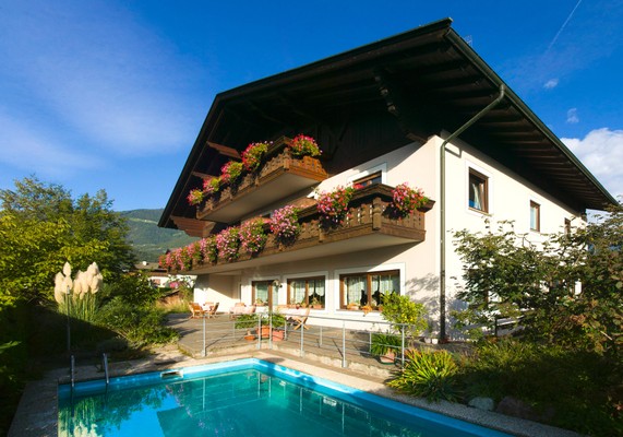 Photo exteriors Bed & Breakfast Pension Hilpold