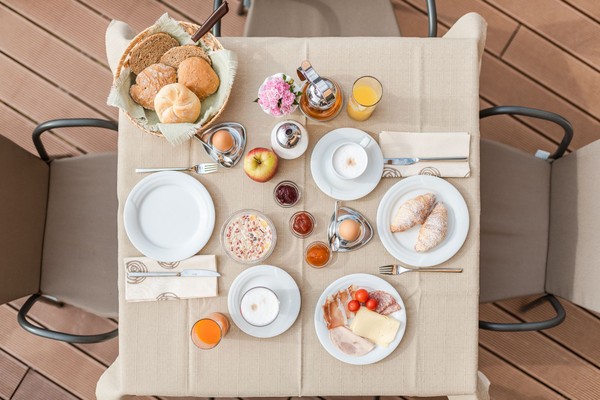 The breakfast Aparthotel Abinà - Lana Höhe