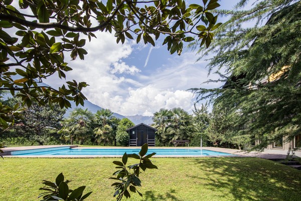Photo of the outdoor swimming pool