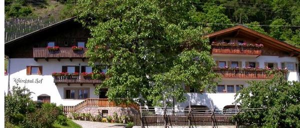 Sommer Präsentationsbild Ferienwohnungen auf dem Bauernhof Kirchtalhof