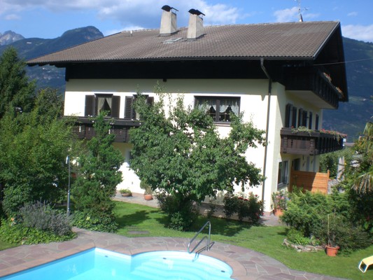 Foto Außenansicht Ferienwohnungen auf dem Bauernhof Ortguterhof