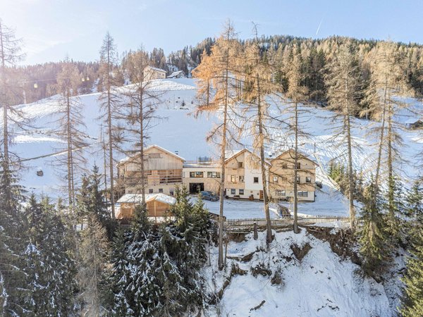 La posizione Appartamenti in agriturismo Maso Planat S. Cassiano - Armentarola
