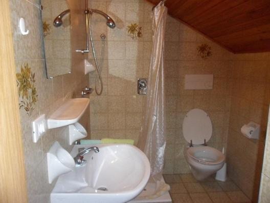 Foto del bagno Appartamenti in agriturismo Leilichhof