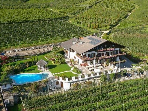 Foto esterno in estate Valtnaungut