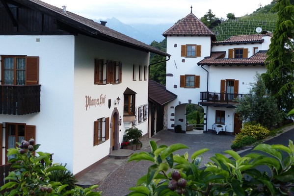 Foto Außenansicht Ferienwohnungen auf dem Bauernhof Pflanzerhof