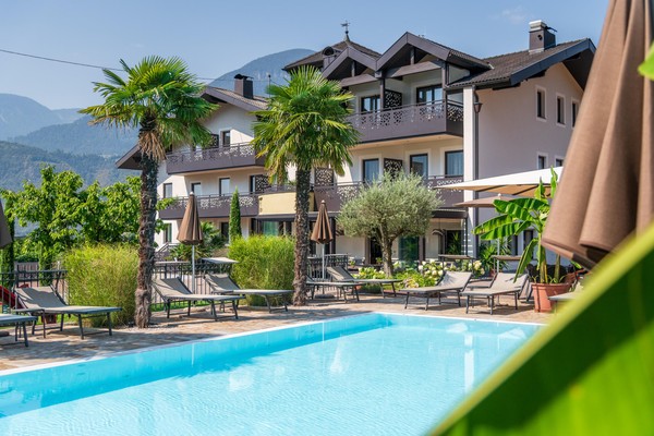 Foto Außenansicht Garni-Hotel + Ferienwohnungen Christine
