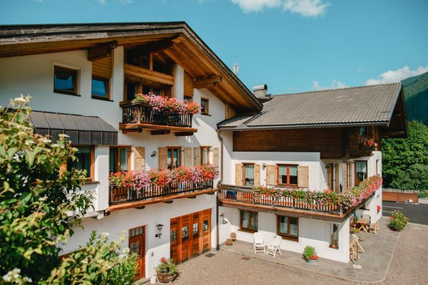 Photo exteriors in summer Blumenresidence Karnutsch