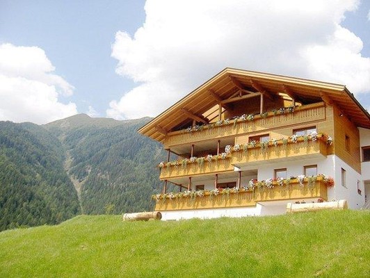 Foto Außenansicht Ferienwohnungen auf dem Bauernhof Matscherhof