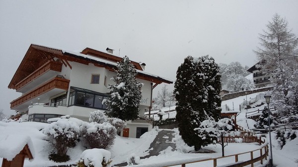 Foto Außenansicht Garni-Hotel Alpes