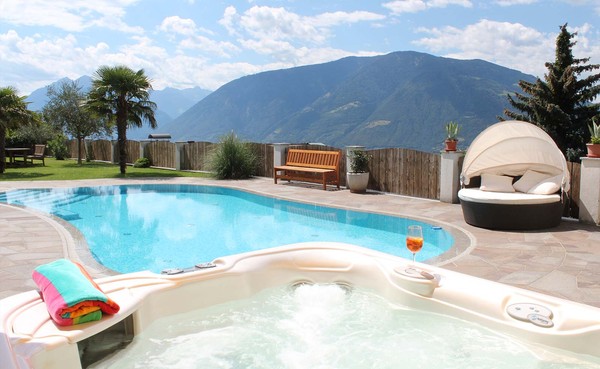 Photo of the outdoor swimming pool
