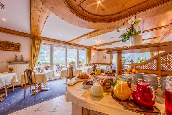 La colazione Pensione + Appartamenti Verdinserhöhe
