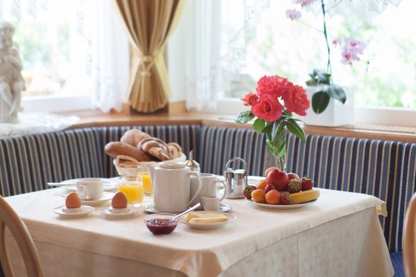 La colazione Pensione + Appartamenti Verdinserhöhe