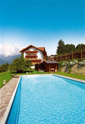 Photo of the outdoor swimming pool