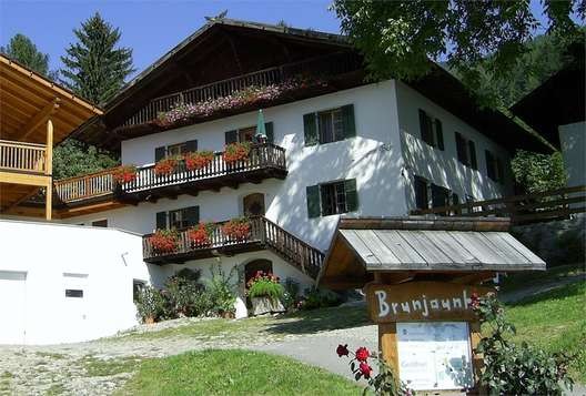 Foto Außenansicht Ferienwohnungen auf dem Bauernhof Brunjaunhof