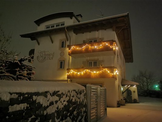 Foto invernale di presentazione Garni + Appartamenti Schmiedhof