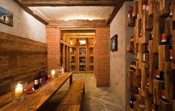 Wine cellar Lagundo / Algund Avidea