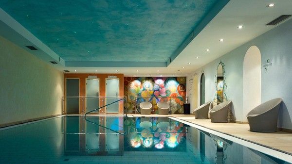Foto des Hallenschwimmbads
