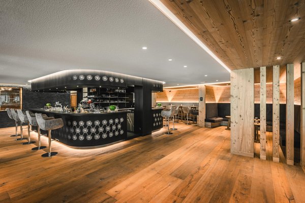 Foto del bar Mountain Panoramic Wellness Hotel Dolasilla