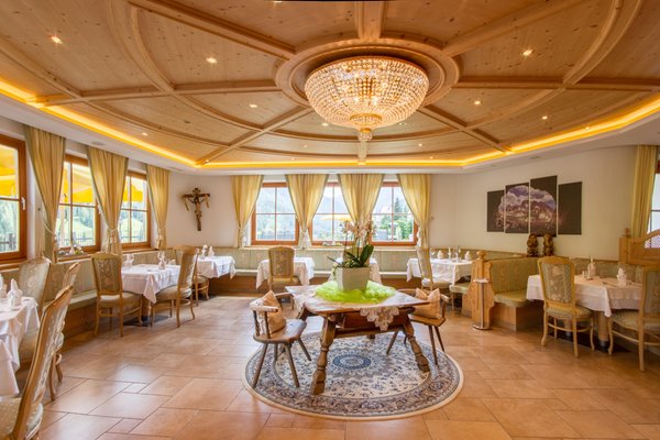 The restaurant La Villa Mountain Panoramic Wellness Hotel Dolasilla