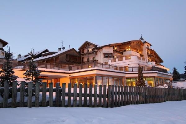 Foto esterno Mountain Panoramic Wellness Hotel Dolasilla