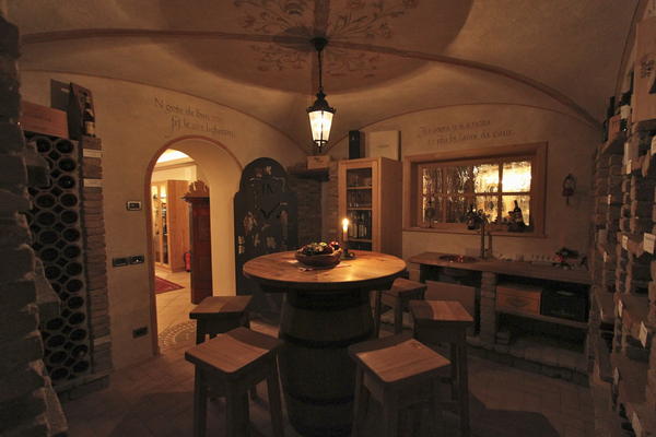 La cantina dei vini La Villa Mountain Panoramic Wellness Hotel Dolasilla