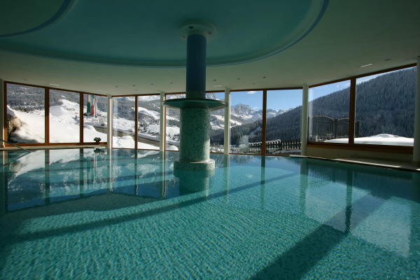La piscina Mountain Panoramic Wellness Hotel Dolasilla