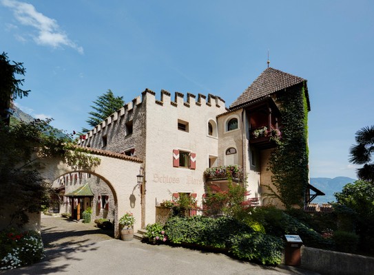 Foto Außenansicht Hotel Schloss Plars wine & suites