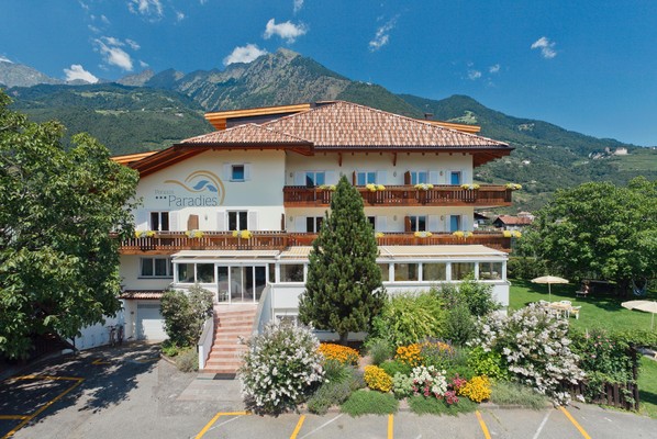 Photo exteriors Small hotel Paradies