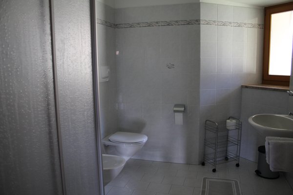 Foto del bagno Appartamenti in agriturismo Blummerhof