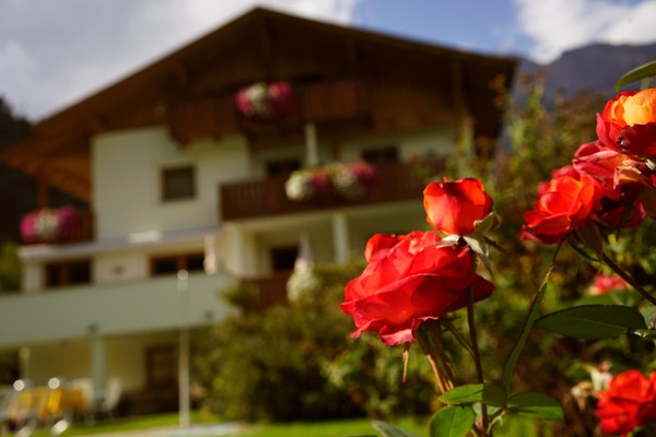 Photo exteriors Farmhouse B&B + Apartments Untermairhof