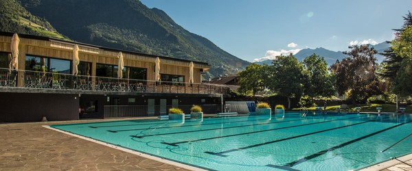 Photo of the outdoor swimming pool