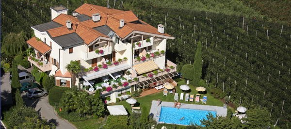 Photo exteriors Small hotel Schweigkofler