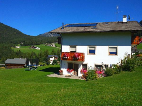 Foto esterno in estate Tschagghof