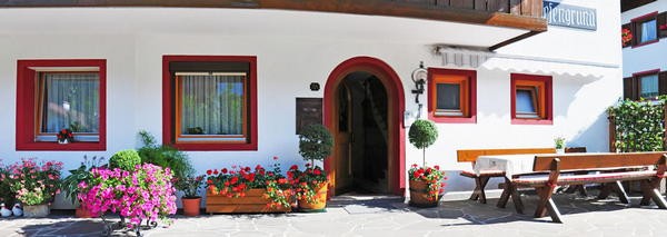Foto Außenansicht Zimmer + Ferienwohnungen Haus Wiesengrund