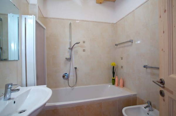 Foto del bagno Appartamenti in agriturismo Angerlehof