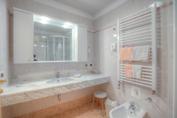 Foto del bagno Hotel La Stüa