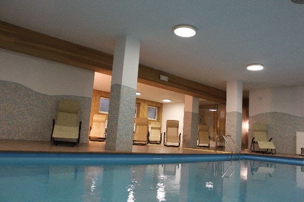 Swimming pool Hotel Gantkofel