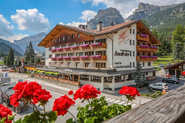 Photo exteriors Hotel Ladinia