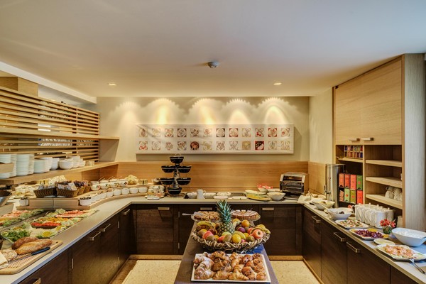 La colazione Hotel + Residence Napura