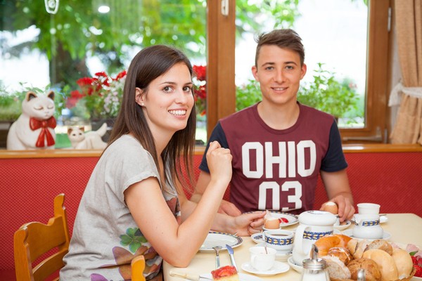 Das Frühstück B&B auf dem Bauernhof Sonnenhof