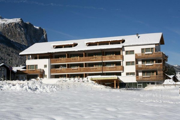 Foto invernale di presentazione Alpine Hotel Ciasa Lara