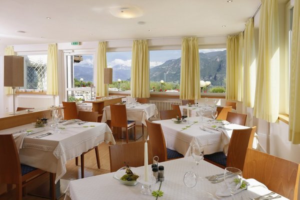 The restaurant Frangarto / Frangart (Strada del vino north / Weinstraße north) Sigmundskron