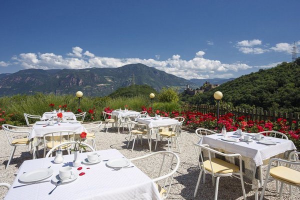 The restaurant Frangarto / Frangart (Strada del vino north / Weinstraße north) Sigmundskron