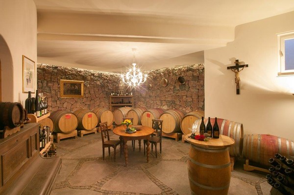 Wine cellar Riva di Sotto / Unterrain (Strada del vino north / Weinstraße north) Weingut Donà