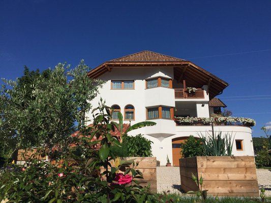 Foto estiva di presentazione Appartamenti in agriturismo Meral in Körbelhof