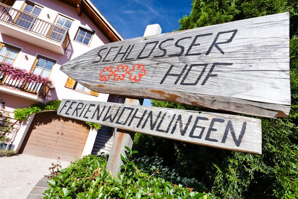 Foto esterno in estate Schlosserhof