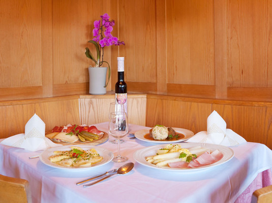 The restaurant Frassineto / Verschneid (Meltina / Mölten) Kreuzweg