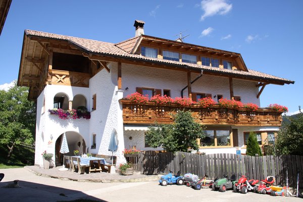 Foto esterno in estate Neu-Schötzerhof