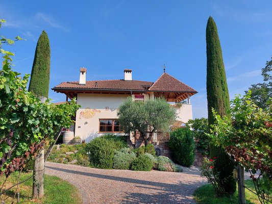 Foto esterno in estate Weinberghof